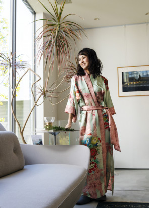 KIMONOdressjapan 100% silk kimono Robe New Made in japan Luxury Gown Bthrobe bamboo